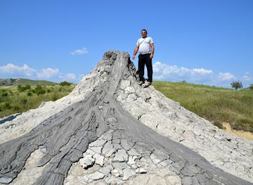 romania/vrancea/attraction/vulcanii-noroiosi-paclele-mici