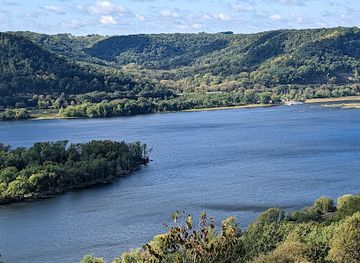 wisconsin/driftless-area/attraction/brady-s-bluff-prairie
