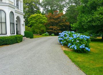 rhode-island/newport-cliff-walk/attraction/chepstow