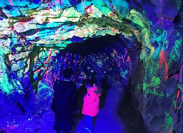 south-korea/north-chungcheong-province/attraction/hwarok-cave-jade-cave