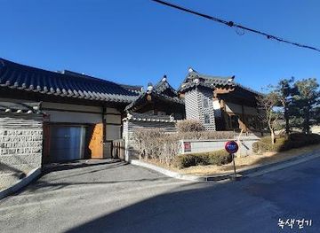 south-korea/gyeonggi-province/attraction/seoul-donhwamun-traditional-theater