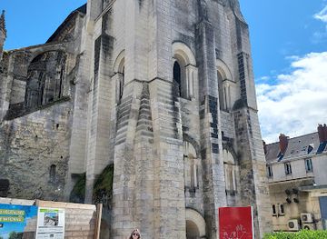 france/tours/attraction/abbaye-de-saint-julien