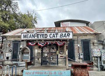 texas/austin/attraction/mean-eyed-cat