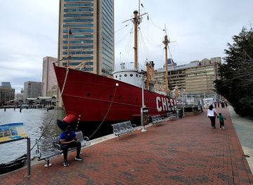 maryland/baltimore/inner-harbor/attraction/the-submarine