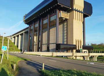 belgium/walloon-brabant/attraction/strepy-thieu-boat-lift