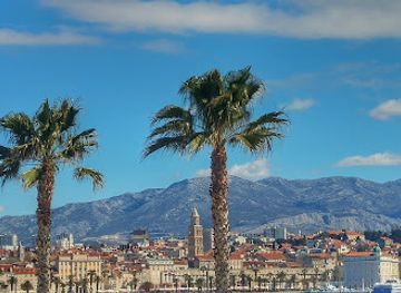 croatia/split/varos/attraction/west-bank