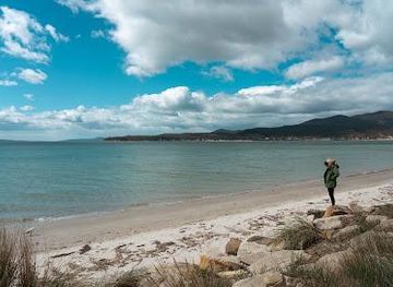 australia/freycinet-national-park/attraction/friendly-beaches