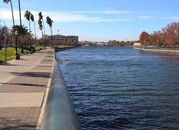 california/san-joaquin-valley/attraction/joan-darrah-promenade