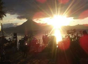 guatemala/lake-atitlan/attraction/calle-del-embarcadero