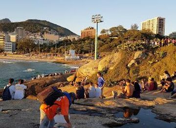brazil/rio-de-janeiro/attraction/garota-de-ipanema