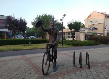 slovakia/zemplinska-sirava/attraction/socha-muza-na-bicykli