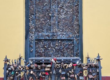 hungary/debrecen/attraction/kulcsos-fal