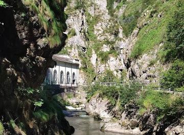italy/bergamo/attraction/ravine-of-val-taleggio