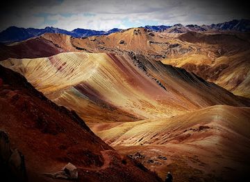 peru/ausangate-trek/attraction/bosque-de-piedras
