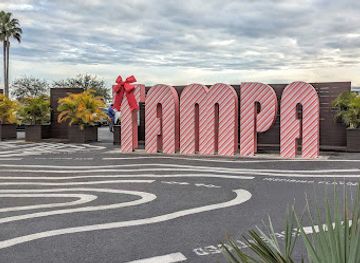 florida/tampa/attraction/tampa-big-letters