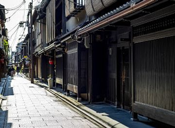 japan/kyoto/gion/attraction/nishi-hanamikoji-street