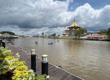malaysia/kuching/attraction/kuching-waterfront