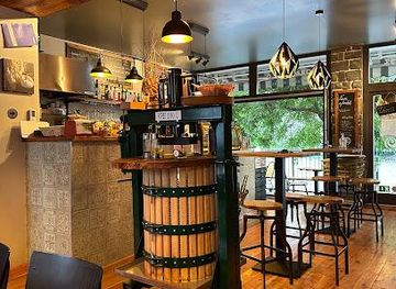 hungary/keszthely/attraction/valibor-vinoteka-es-presszo