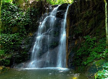 ghana/amedzofe/attraction/holuta-waterfall