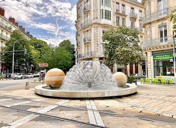 france/grenoble/attraction/fontaine-des-mondes