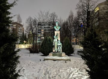 finland/jyvaskyla/attraction/uno-cygnaeus-statue