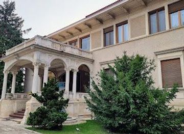 romania/bucharest/attraction/ceausescu-house