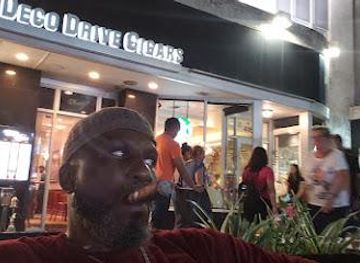 florida/fort-lauderdale/attraction/deco-drive-cigars-hookah-gastrobar