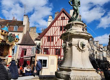 france/dijon/attraction/lac-avec-statue
