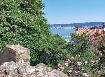 slovenia/coastal-karst/attraction/muggia-castle