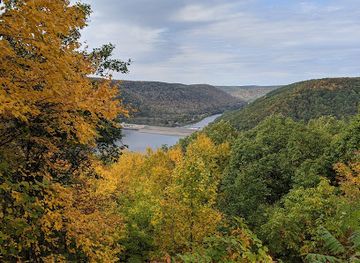 pennsylvania/allegheny-national-forest/attraction/trailhead-trails-at-jakes-rocks