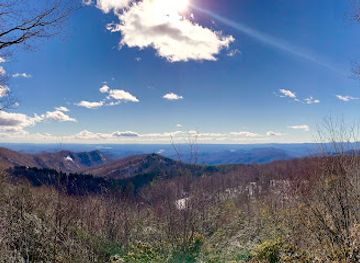 south-carolina/table-rock-state-park/attraction/sassafras-mountain-tower