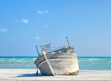 oman/masirah-island/attraction/mzlt-sht-l-eyj