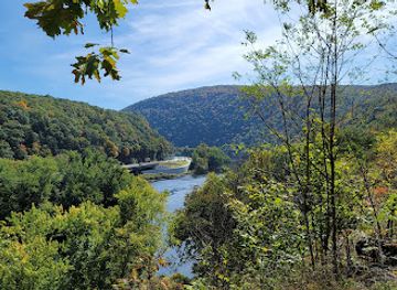 new-jersey/delaware-water-gap-national-recreation-area/attraction/resort-point-overlook
