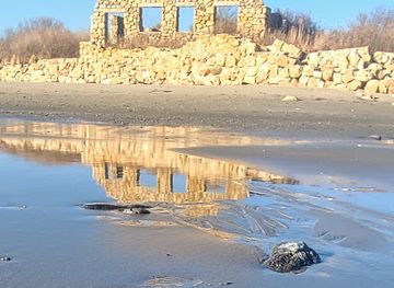rhode-island/narragansett-beach/attraction/black-point-ruins