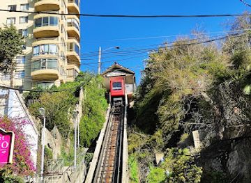 chile/valparaiso/attraction/funicular-villanelo