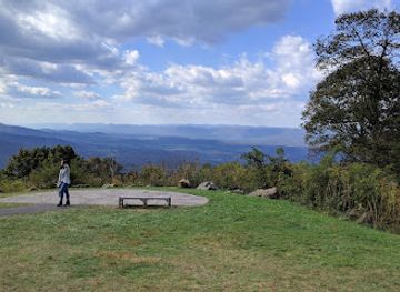 virginia/skyline-drive/attraction/dickey-ridge-visitor-center