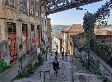 portugal/porto/attraction/escadas-do-codecal