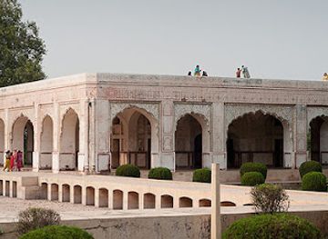 pakistan/central-punjab/attraction/kamran-s-baradari