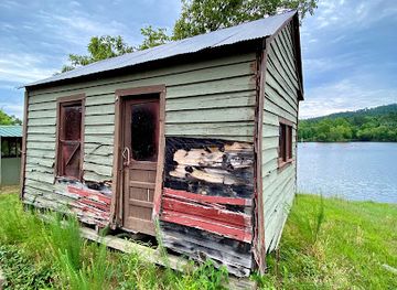 arkansas/ouachita-national-forest/attraction/highway-27-fishing-village