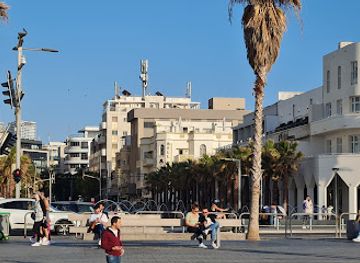 israel/tel-aviv/carmel-market/attraction/opera-square
