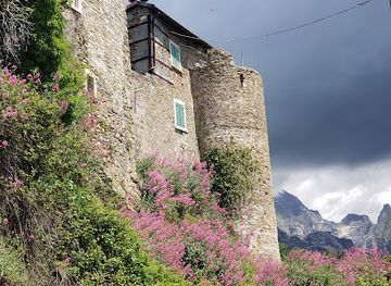 italy/lunigiana/attraction/castello-di-moneta-ruderi