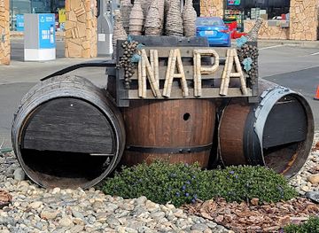 california/wine-country/attraction/napa-wine-barrel-sign