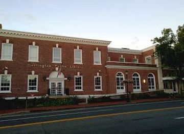 connecticut/norwalk/attraction/huntington-public-library