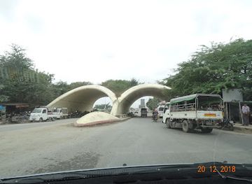 myanmar-burma/dry-zone/attraction/arch-supporting-railway-line