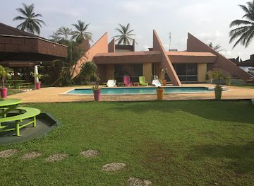 gabon/estuary-province/attraction/leon-mba-high-school-beach