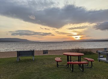 canada/avalon-peninsula/attraction/deer-lake-beach