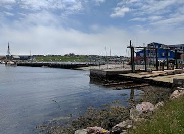 saint-pierre-and-miquelon/saint-pierre/attraction/saint-pierre-island