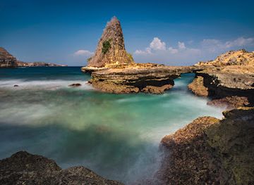 indonesia/west-nusa-tenggara/attraction/pantai-tanjung-bloam