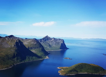 norway/senja-island/attraction/midtertinden