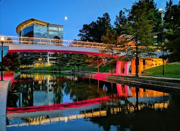 texas/the-woodlands/attraction/waterway-square-park